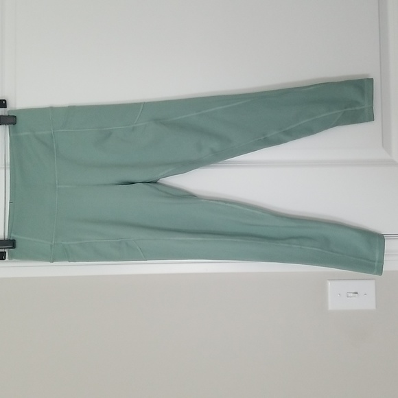 Victoria secret on point flow sage 7/8 leggins size 8 - Picture 3 of 5